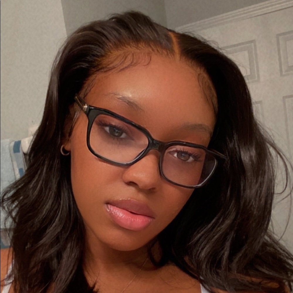Meet your Posher, Maya